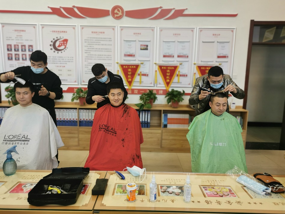 1613099281325465.jpeg Í·¶¥´óʽøÐÐÖÐ.jpg