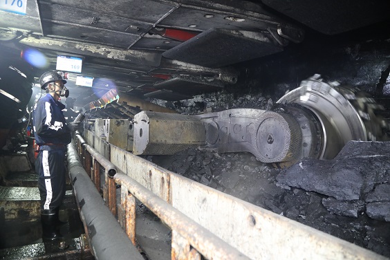 1623481152787407.jpeg 综采队工作面现场 - 副本.JPG