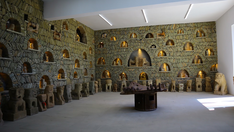 1631240868901191.jpeg 在石雕博物馆内展出了最具陕北地域特色的炕头石狮子.jpg