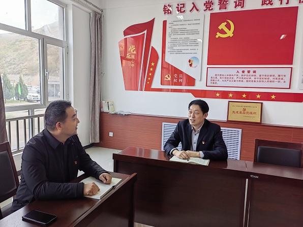 1666142319448772.jpeg 党支部委员谈心发言 刘幼龙摄.jpg