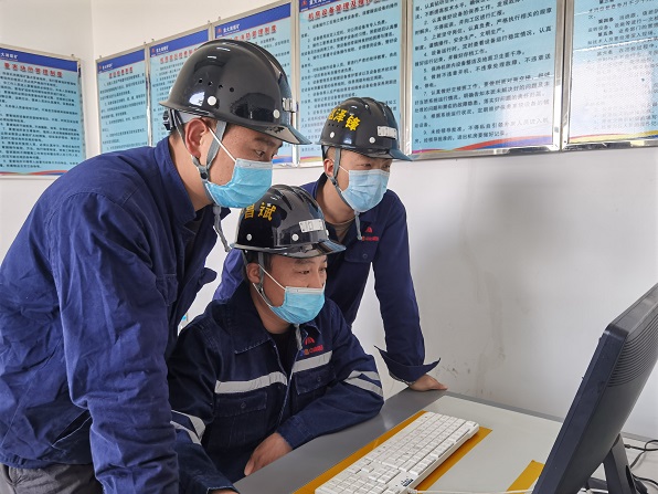 1669598561318546.jpeg »ú½¨³§·ç¾®·¦·ç»ú·¿¸Úʦ´øÍ½Ñ§²Ù×÷ Íõ³¬ Éã.jpg