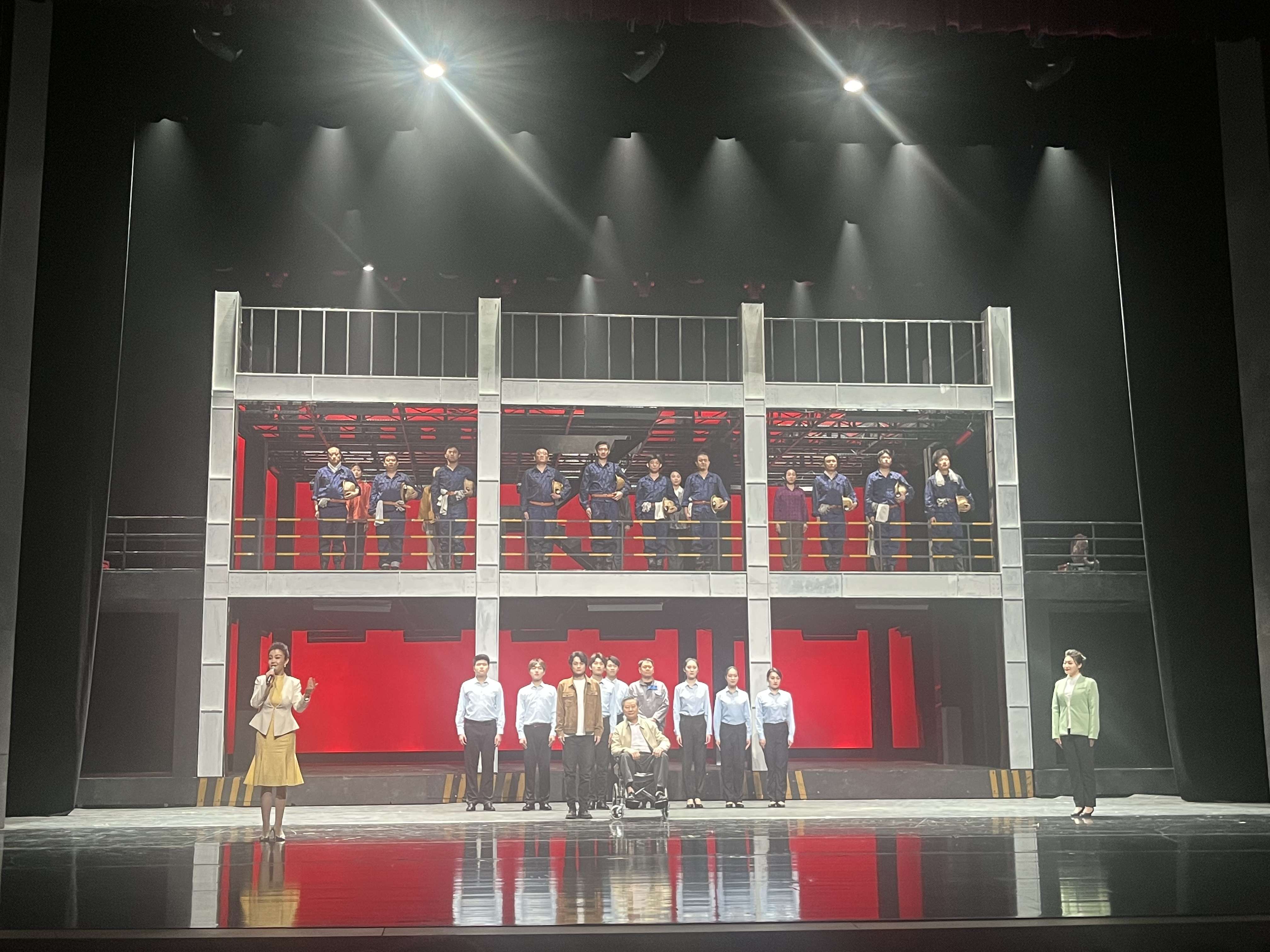 1682496074625466.jpeg 话剧照片..jpg