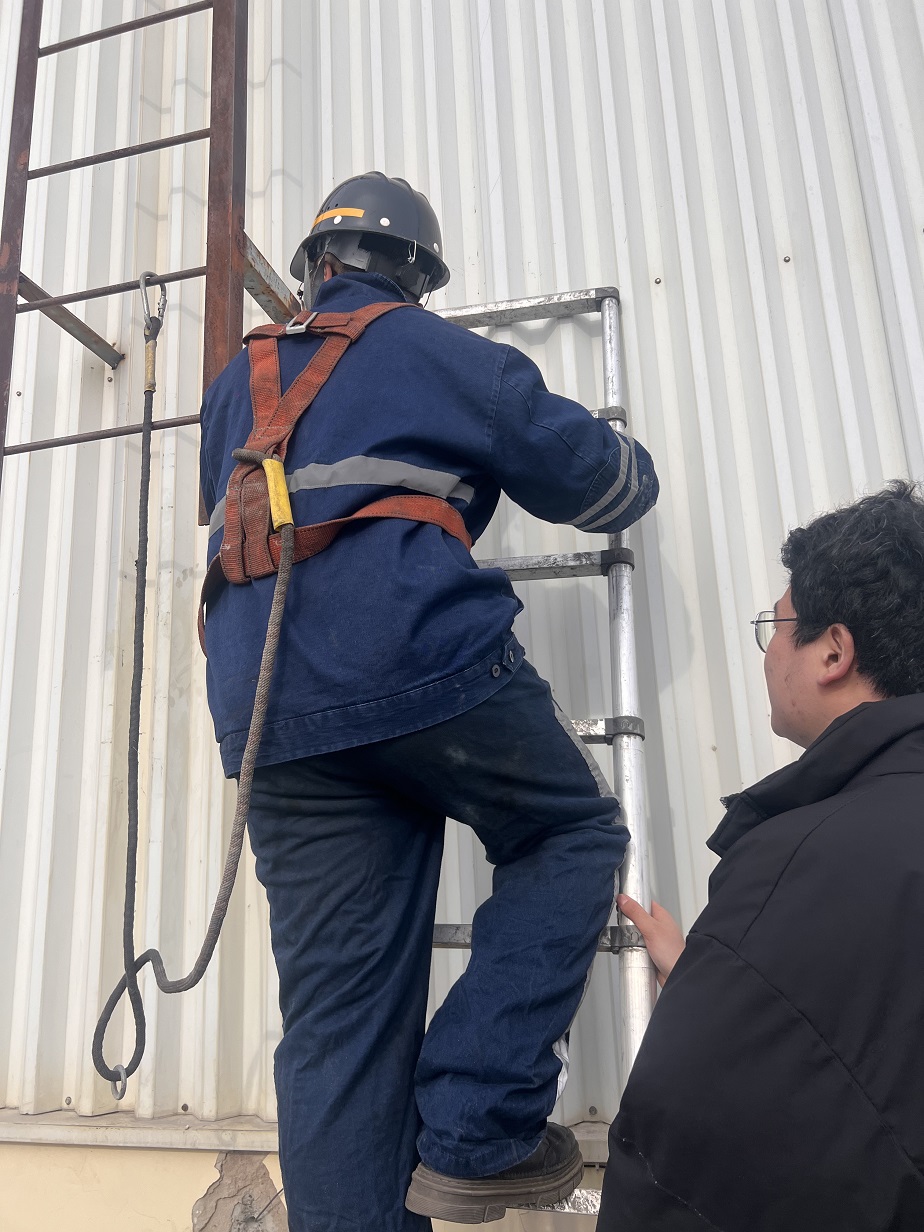 1742947800829964.jpeg 现场登高培训照片+智能化治理办公室+张贵轩.jpg