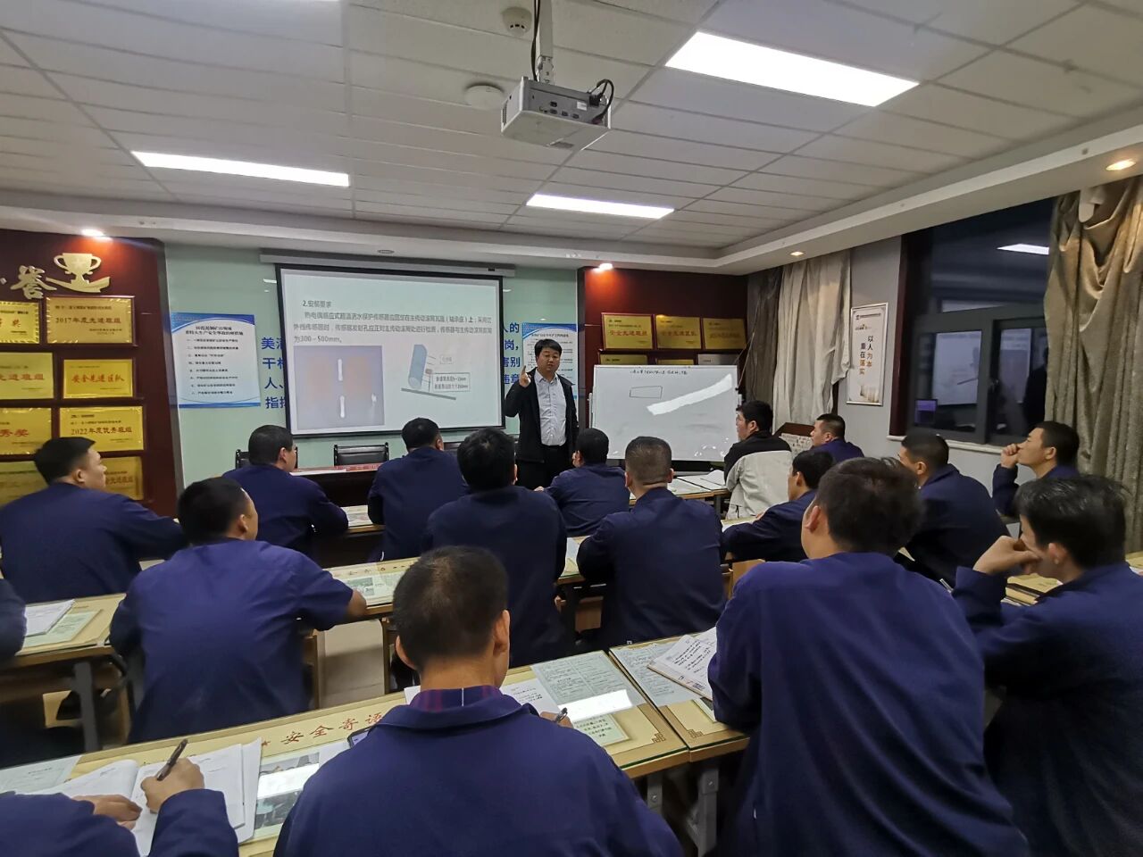 1760667476832868.jpeg 2.jpg